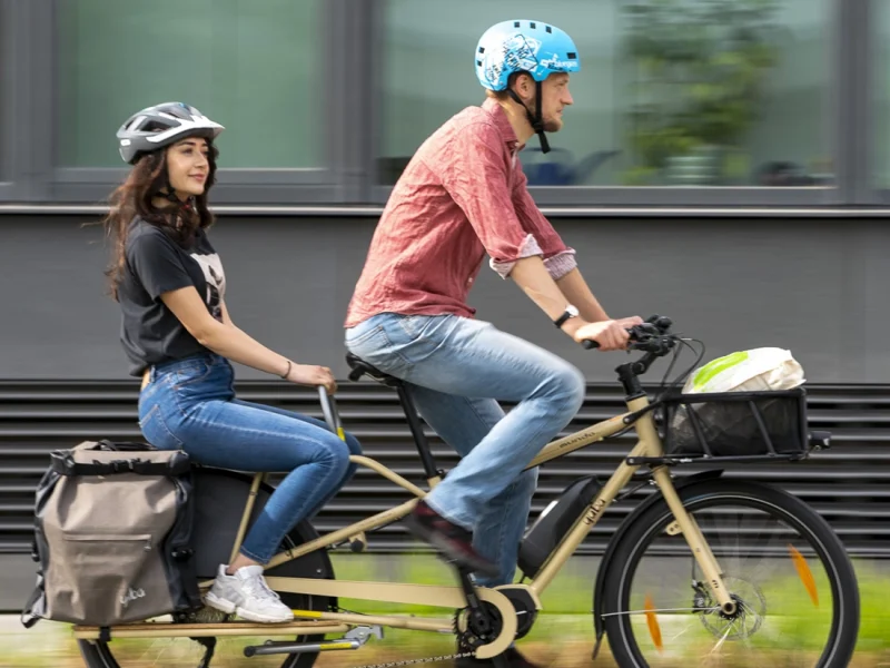 Yuba Mundo Sand with Bread Basket Couple on a Electric Cargo Bike in Brisbane